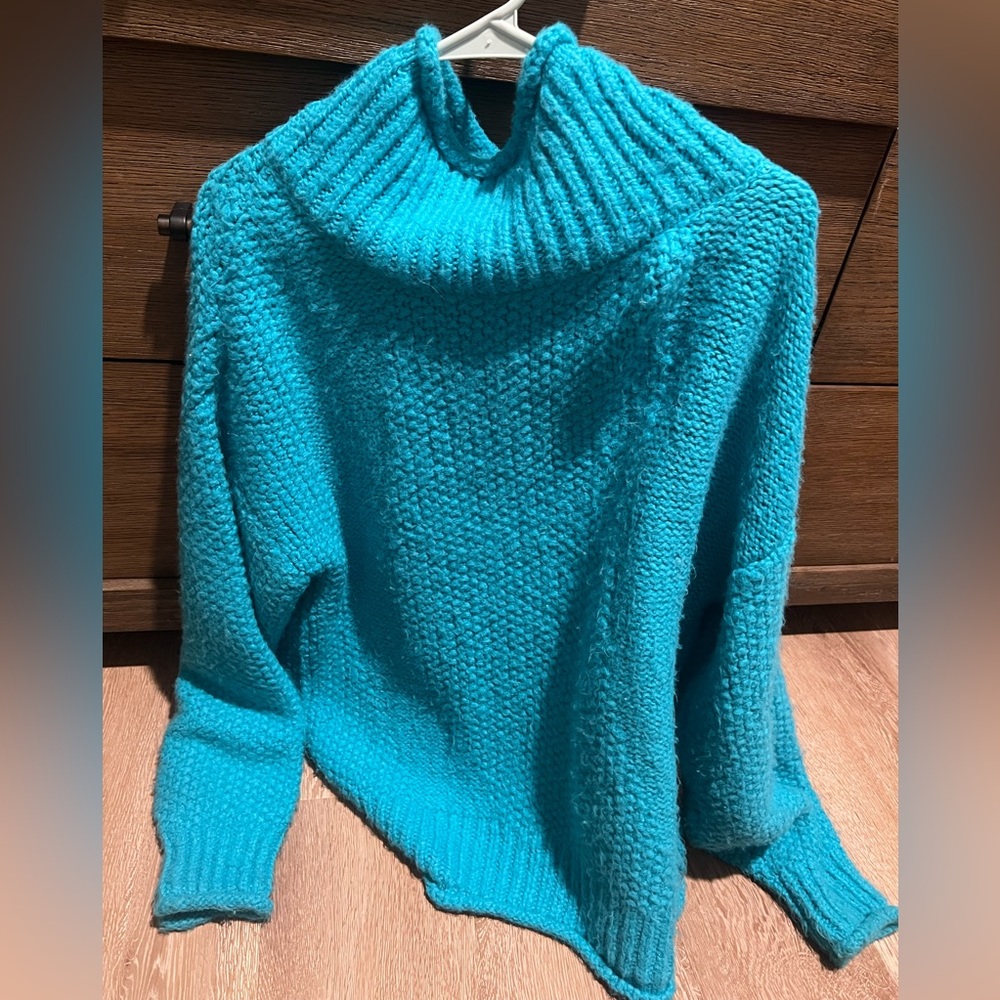 TopShop Sweater - Picture 2 of 4